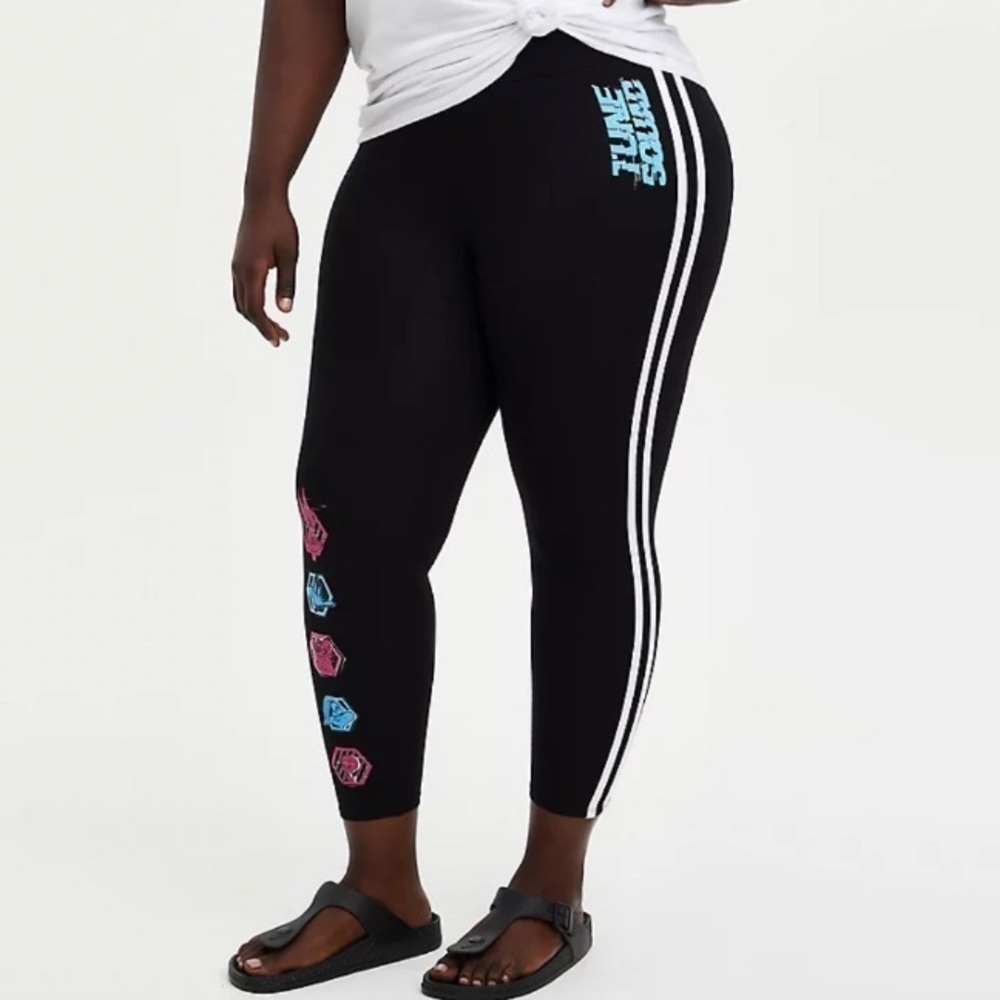 NWT Torrid Space Jam 2 Black/White Plus Side Stripe Cropped Leggings 2X